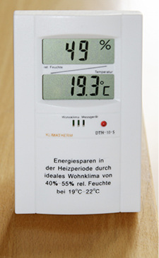 <p>
Ein solch kleines Gerät verrät stets den Grad der Luftfeuchtigkeit in der Wohnung.
</p>

<p>
</p> - © Foto: Camillo Kluge/GLASWELT

