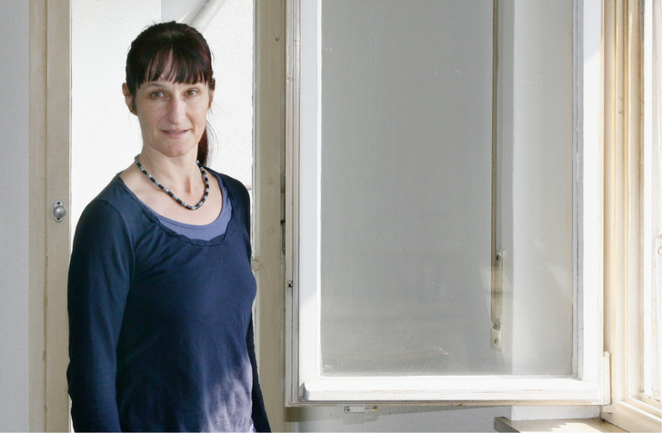 <p>
</p>

<p>
Andrea Widmer weiß, dass sie für ihre Immobilie neue Fenster benötigt. Jetzt steht sie vor der Frage: Wer ist der richtige Anbieter und welche Fenster will ich eigentlich haben?
</p> - © Fotos: Petra Lenz


