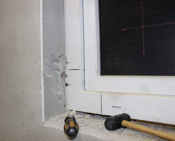 Untersuchung von einbruchhemmenden Fenstern in Verbindung mit hochwärmedämmendem Ziegelmauerwerk. - © ift Rosenheim
