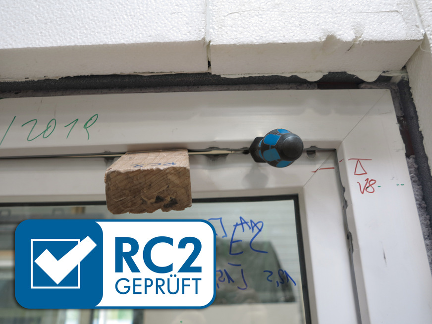 ISO-Chemie‘s Vorwandmontagesystem Winframer „TYP 3”wurde bei der Holzforschung Austria in umfangreichen Prüfungen in der Widerstandsklasse RC 2 auf seine einbruchhemmenden Eigenschaften getestet.