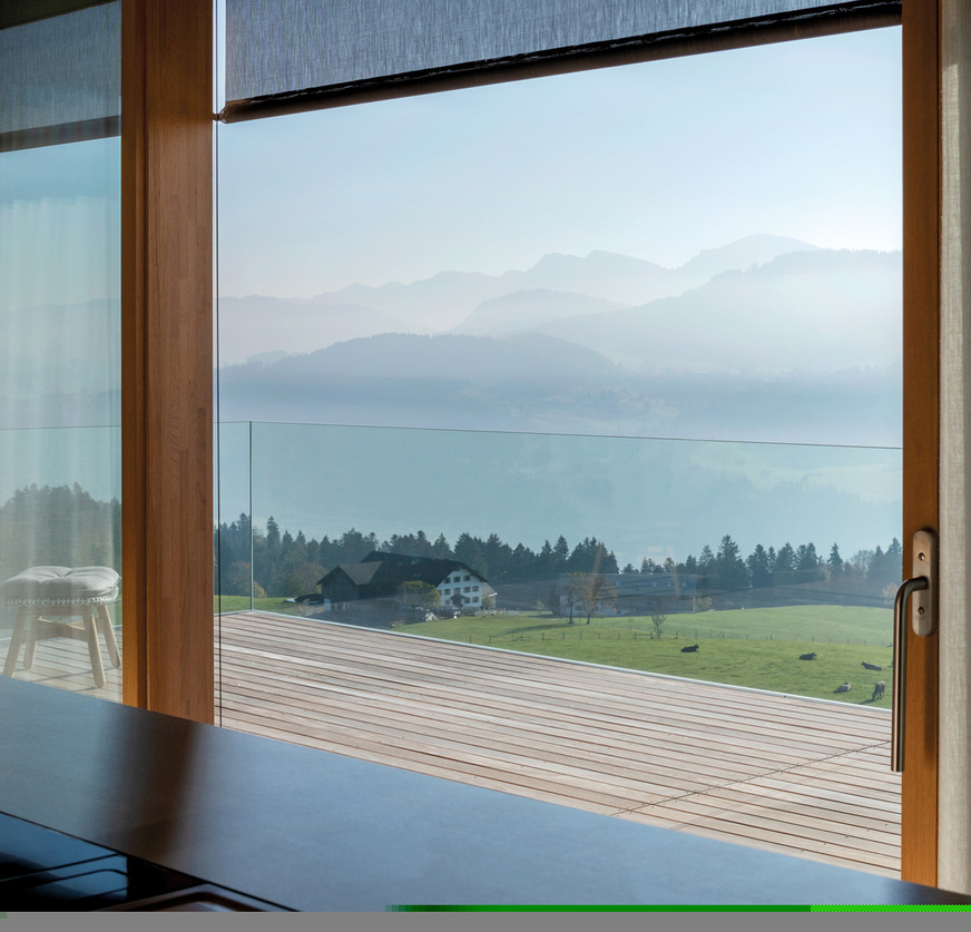 Das Glasgeländersystem Railing Uni von Glas Marte lässt sich dank seinem modularen Aufbau einfach und spannungsfrei montieren.