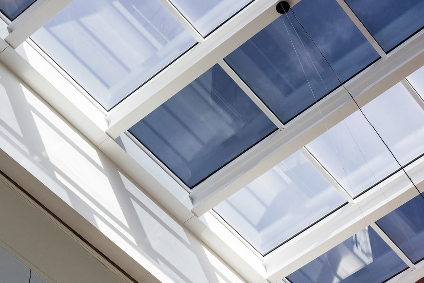 Die dynamischen Dachverglasungen lassen sich bei Bedarf auch partiell schalten.