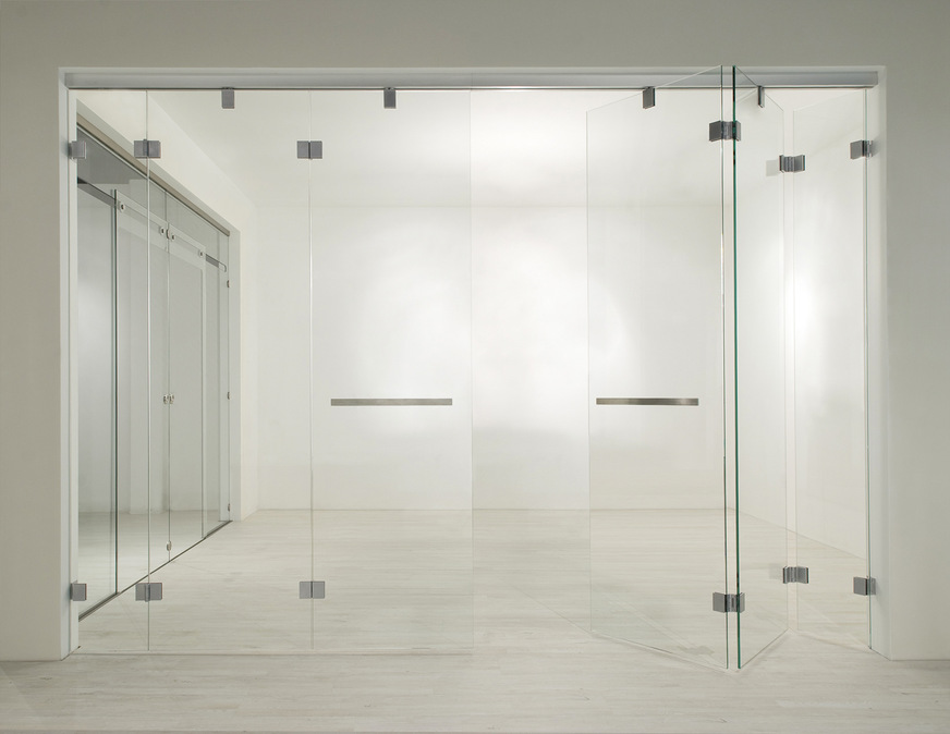 Das Faltus dynamic Beschlagsystem für schaltbares Glas (bis max. 2500 × 2500 mm)