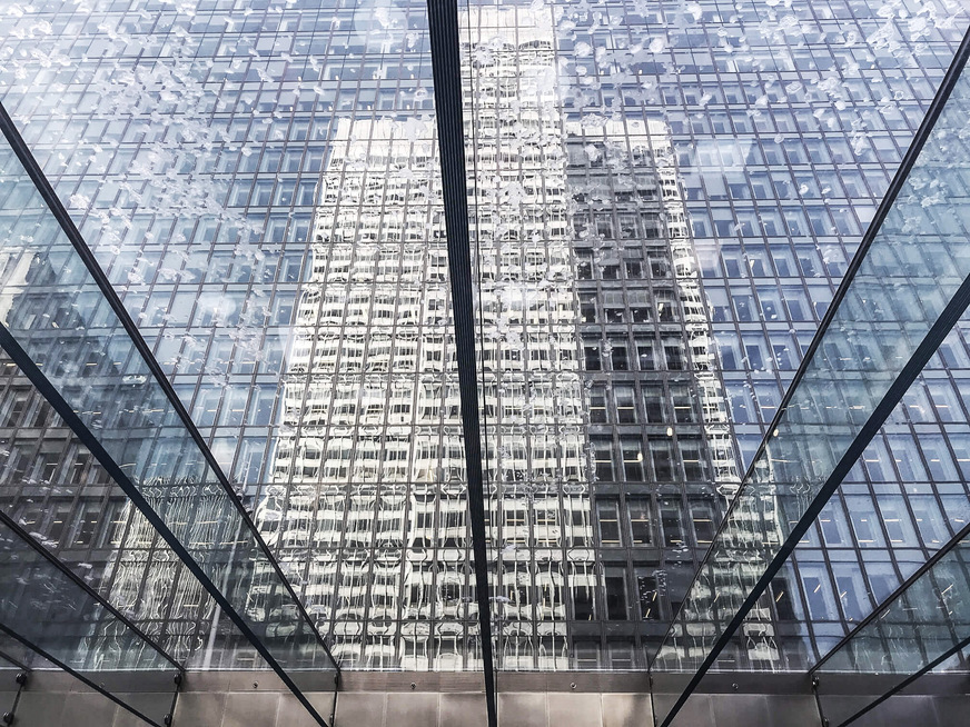 Hier die gläserne Konstruktion vom Gebäudeinneren aus gesehen. Spannend sind die langen Glasträger.﻿