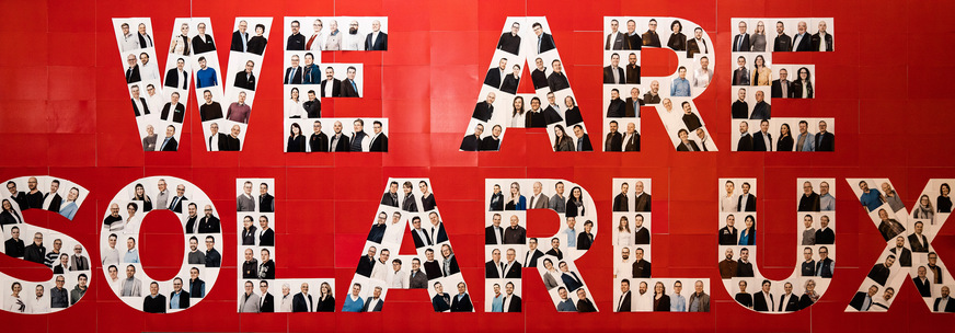 Teil einer großen Familie: Portraits der Teilnehmer wurden auf einem großen Banner in Form des diesjährigen Mottos präsentiert.