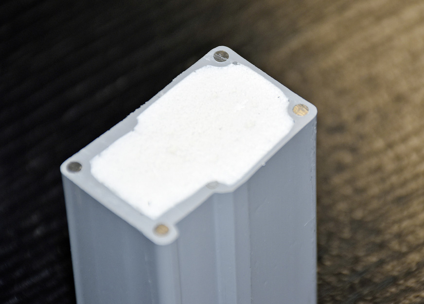 Forthex ist das Verstärkungsprofil für den Blendrahmen. Ein aufgeschäumter PVC-Glasfaser-Kern sorgt für den wärmedämmenden Ansatz.