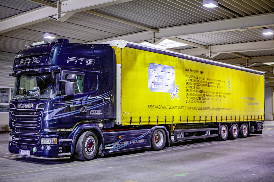 Täglich verarbeitet der Glasveredler über 300 Tonnen Glas die mit einer eigenen, 29 Lkw umfassende Flotte angeliefert werden.