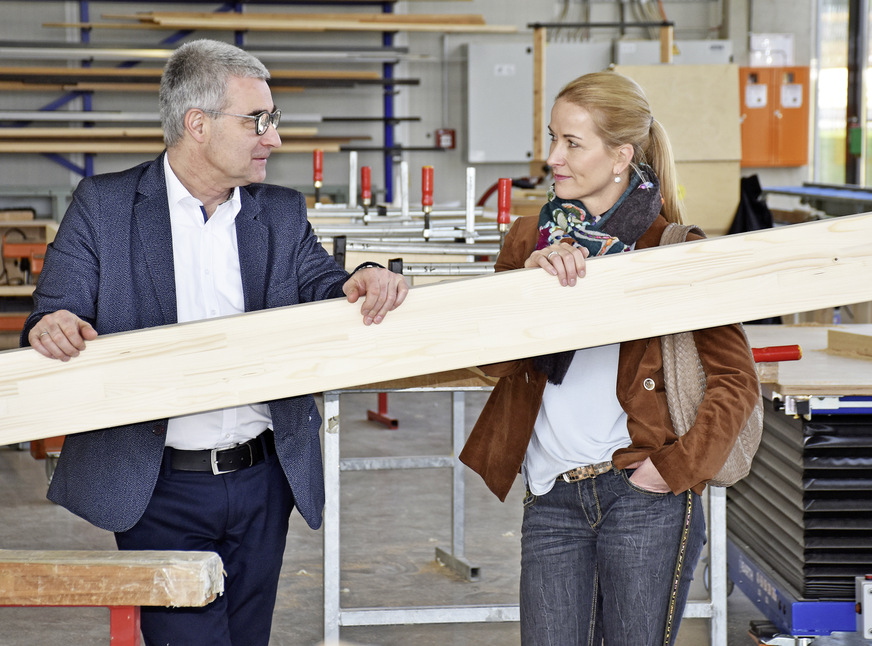 Markus Gube von Weinig im Gespräch mit Solarlux-Kommunikationsleiterin Nicole Holtgreife.