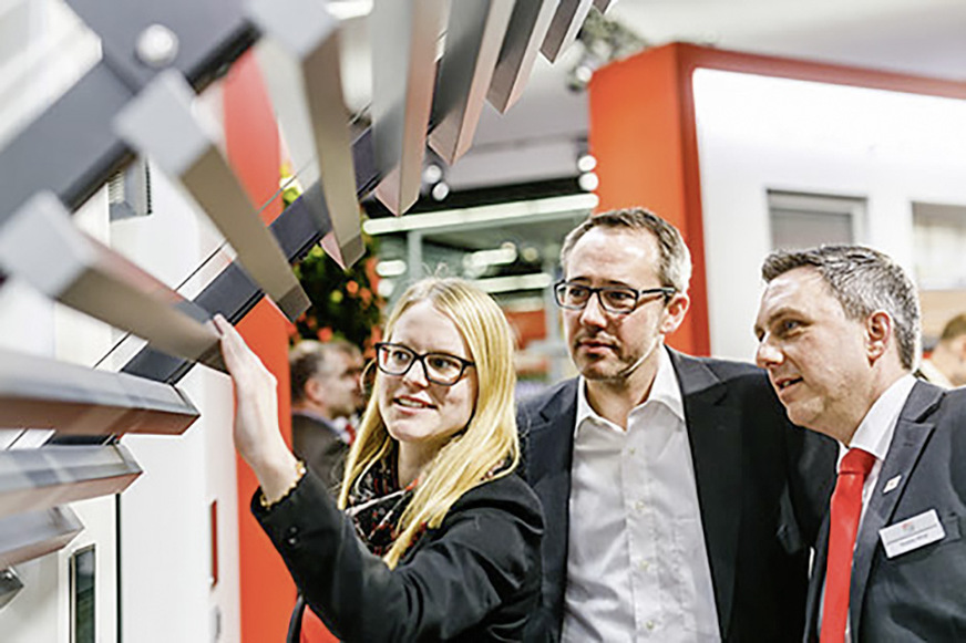 „Schlaue Fenster“ und neue Werkstoffe werden bei den Profilsystemgebern zu entdecken sein.
