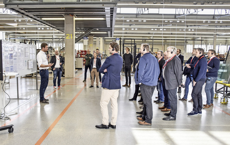 Am Beispiel der Solarlux GmbH konnten die Teilnehmer dann das Lean Management live vor Ort erleben und sich ein praxisnahes Bild von der erfolgreichen Umsetzung dieses unternehmerischen Ansatzes machen.