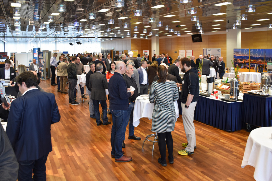 Blick in die Pausenrunde mit der begleitenden Ausstellung.