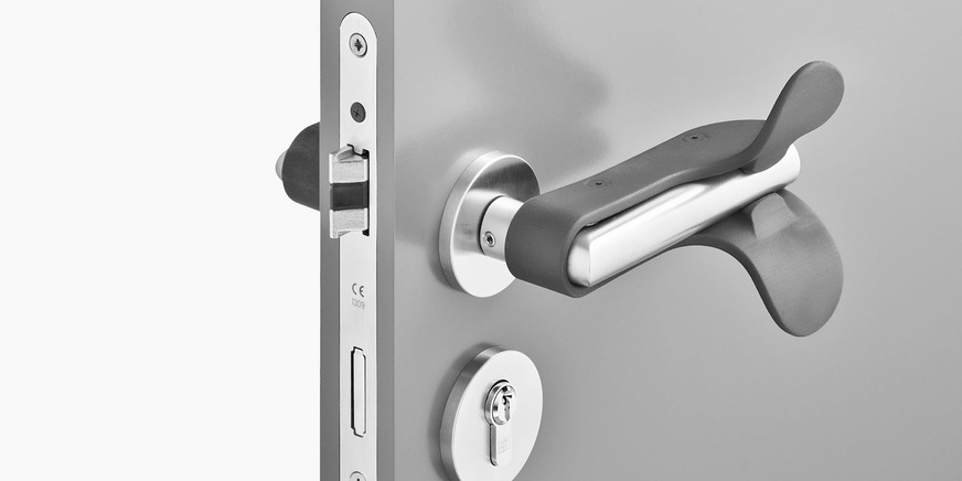 Der nachrüstbare FSB-Klinkenaufsatz ist für runde und eckige Türdrücker mit Durchmesser bzw. Höhe von 18 – 25 mm einsetzbar. Der Aufsatz ist nicht für Türen nach EN 179:2008 zulässig und nach DIN 18 273:1997 (Brandschutz) nicht empfehlenswert.