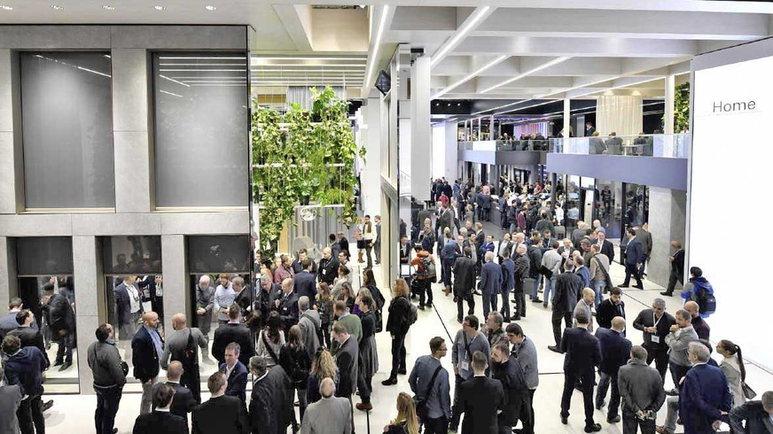 Dichtes Gedränge auf dem Schüco-Messestand 2019 auf der BAU in München.