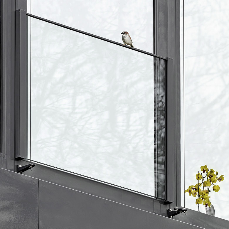 FPS kann auf alle gängigen Rahmenmaterialien, wie Holz, Holz-Aluminium, Kunsts﻿toff, Kunststoff-Aluminium und Aluminium, montiert werden.