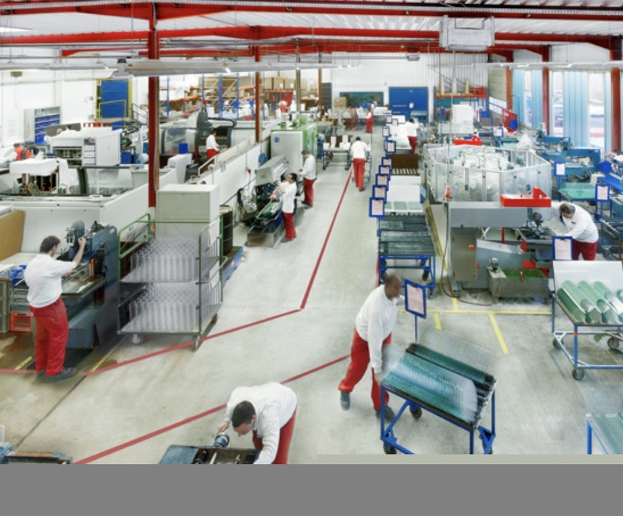 Die Produktion des Glasveredler MBM hat fast schon Reinraum-Charakter