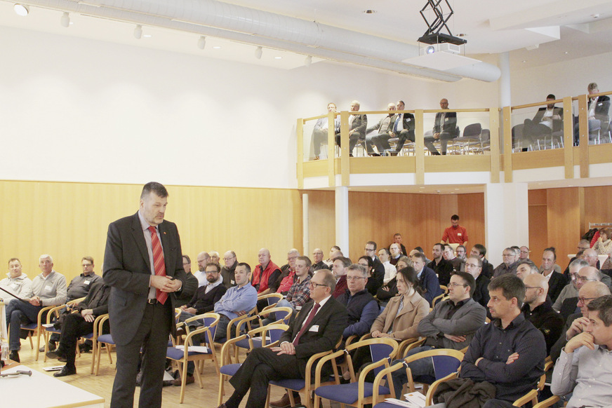 Neue Herausforderungen durch Gesetze, Normen und Richtlinien: Ralf Spiekers, Abteilungsleiter Technik Normung Arbeitssicherheit bei Tischler Schreiner Deutschland (TSD) macht einen thematischen Rundumschlag.