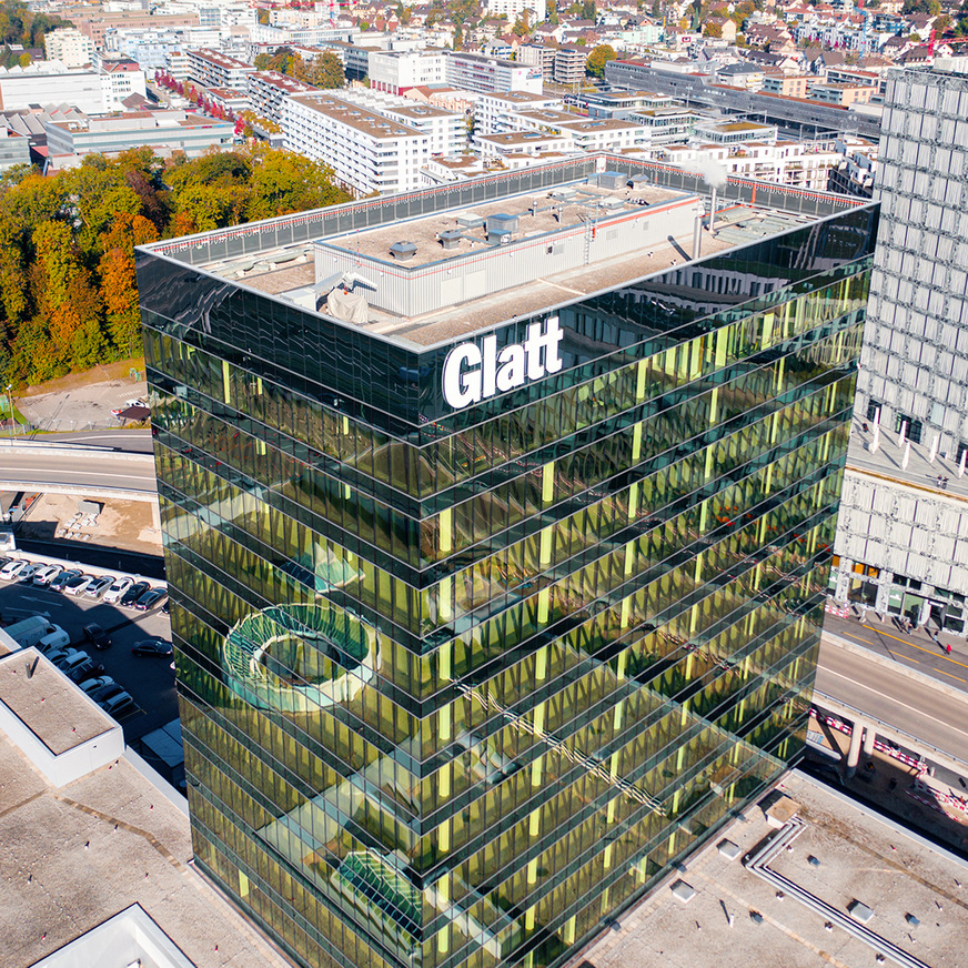 Die elektronisch gesteuerten Fassadengläser von SageGlass dunkeln die Scheiben beim Schweizer Glass Tower bei Bedarf ab. Sie dienen so sie als Sonnen- und Hitzeschutz und vermeiden gleichzeitig Blendungen.