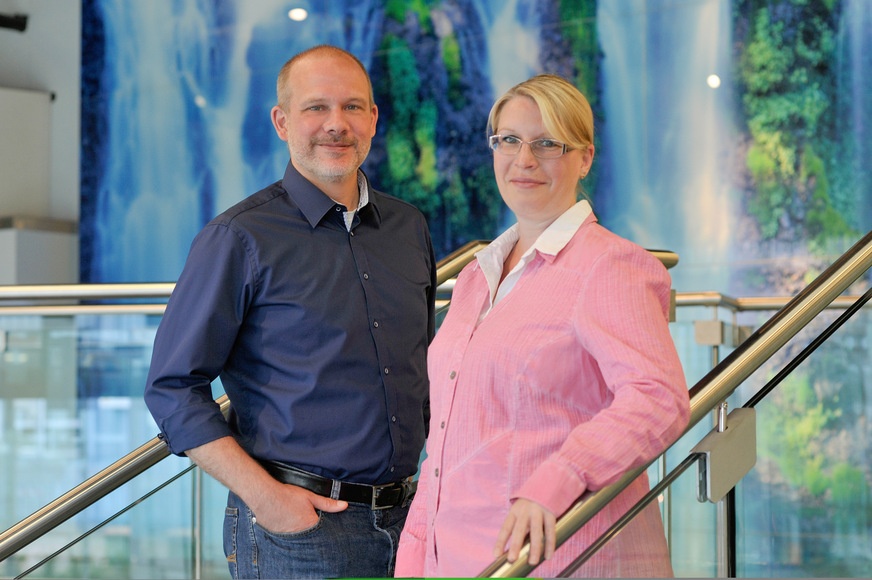 Die Geschwister Robert Horn, technischer GF, und Julia Geburzi-Horn, kaufmännische GF, führen heute das Berliner Traditionsunternehmen BarteltGlasBerlin in zweiter Generation.