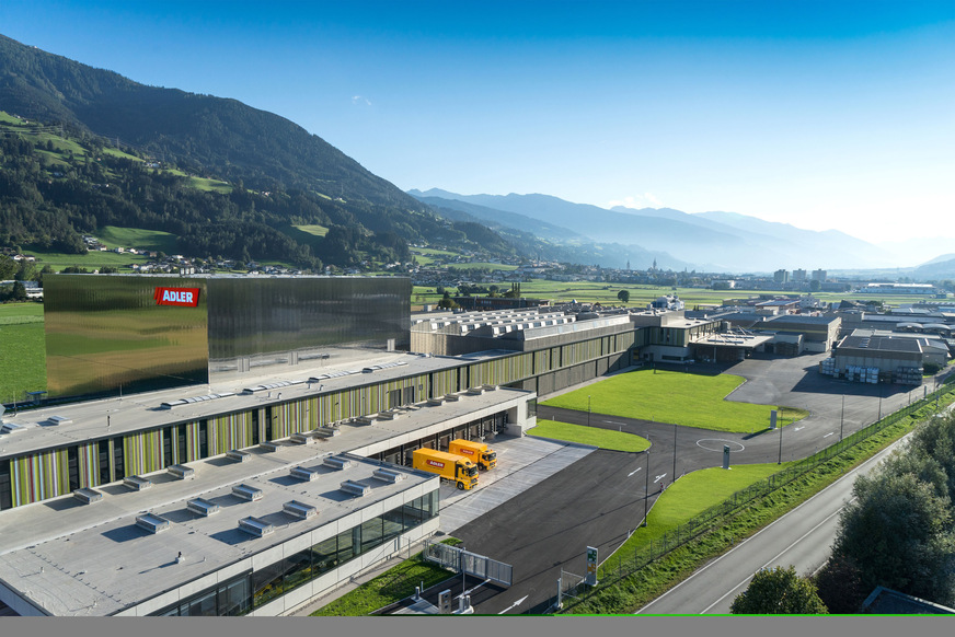 Die nach eigenen Angaben modernste Wasserlackfabrik Europas steht in Schwaz, Tirol.