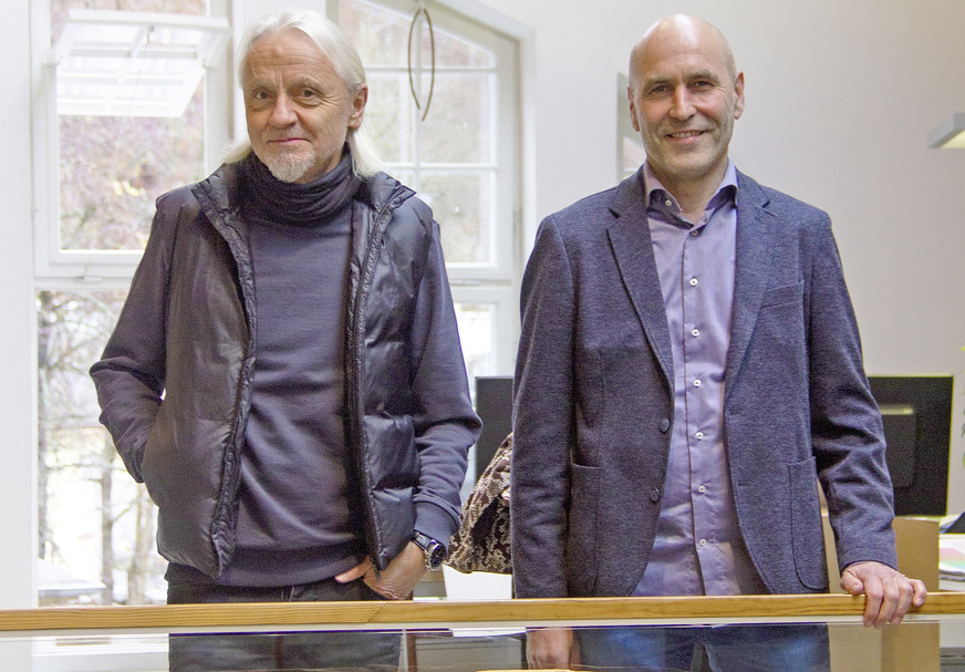 Die Geschäftsführer der H﻿olzmanufaktur Rottweil: Herman Klos (r.) und Günther Seitz.