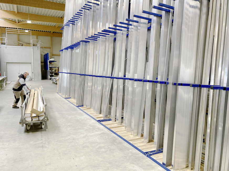 Auch ein umfangreiches Lager an Aluminium-Schalen gehört zur ­Grundvoraussetzung eines serviceorientierten Sonderfensterbaus.