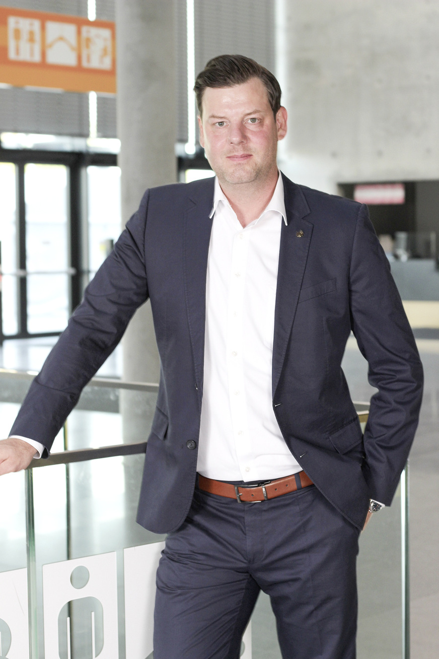 „Wir möchten unseren Ausstellern und Partnern mit der R+T digital den Zugriff auf unser weltweites Besuchernetzwerk ermöglichen, sodass in diesem Rahmen die für 2021 entwickelten Produktneuheiten ausführlich vorgestellt werden können. Dies ist unser übergeordnetes Ziel für die R+T digital. Aus diesem Grund steht die Verleihung des R+T Innovationspreises im Mittelpunkt des Veranstaltungskonzepts“, so Sebastian Schmid.