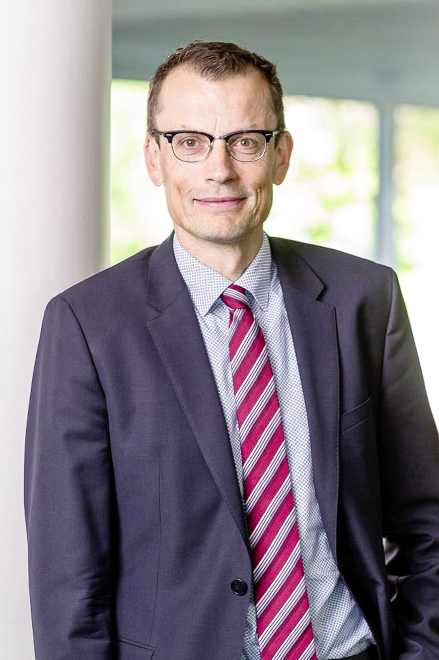 Geschäftsführer Ralf Kern hat als Sprecher der Geschäftsführung die Leitung des Unternehmens und ist schwerpunktmäßig für die Produktstrategie und -technologie der Gesellschaft verantwortlich.