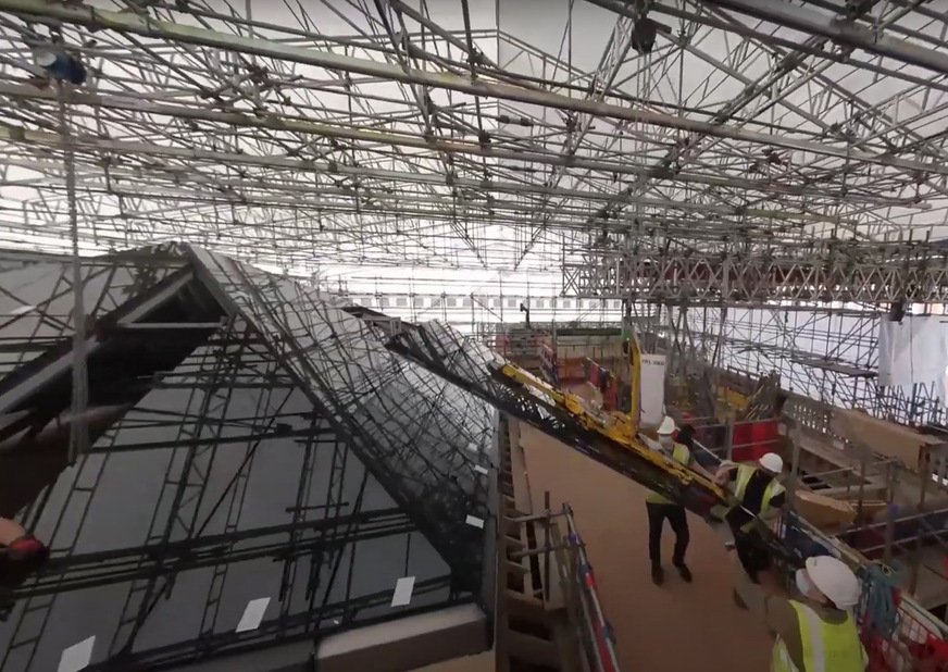 Die durch die Sanierung freigelegten viktorianischen Lichtkuppeln wurden angehoben und mit einer Sonnenschutzverglasung aus eyrise&nbsp;Flüssigkristall-Elementen versehen.&nbsp;