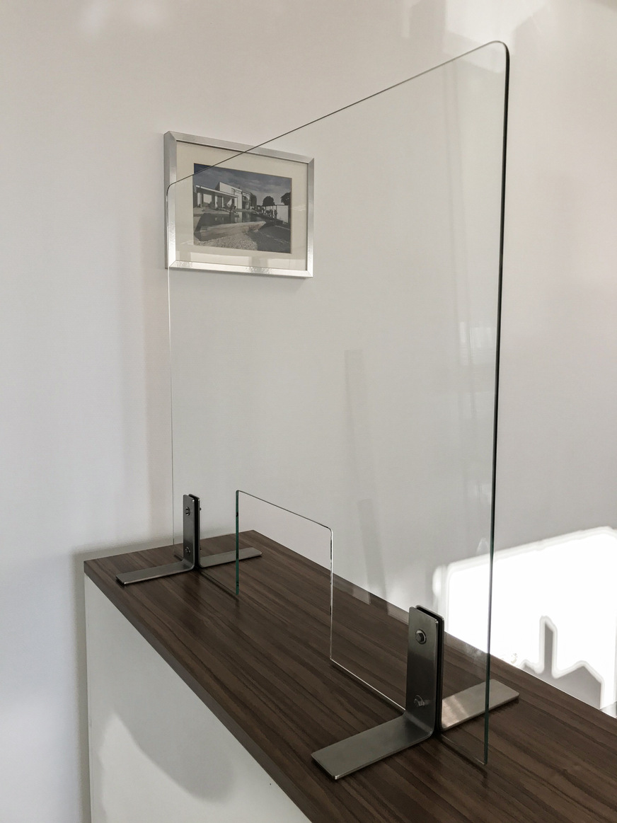 Semco Protect Glasschutzwand als Tresenversion mit Durchreiche.&nbsp;