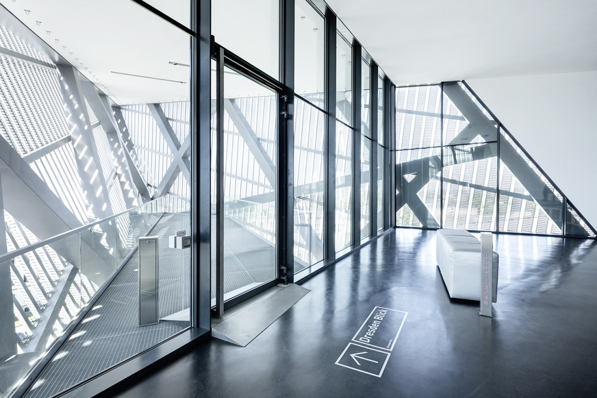 Auch in Dresden  im Militärmuseum von Architekt Daniel Libeskind sind Hochleistungsgläser von Vetrotech eingesetzt.