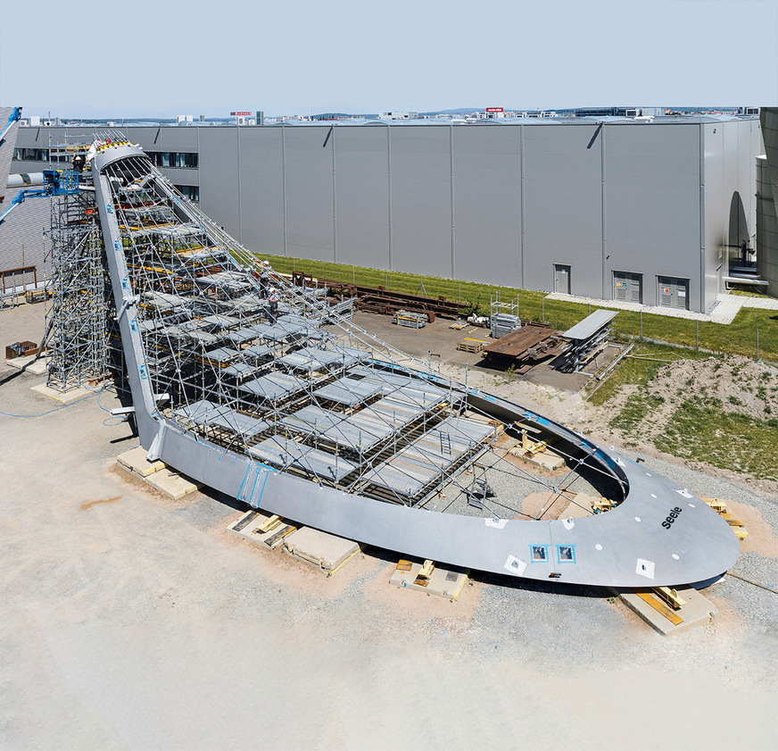 Um eine reibungslose Montage zu ermöglichen, wurde die Stahl-Konstruktion für eine Vorprüfung in Tschechien bei seele pilsen komplett aufgebaut und getestet.