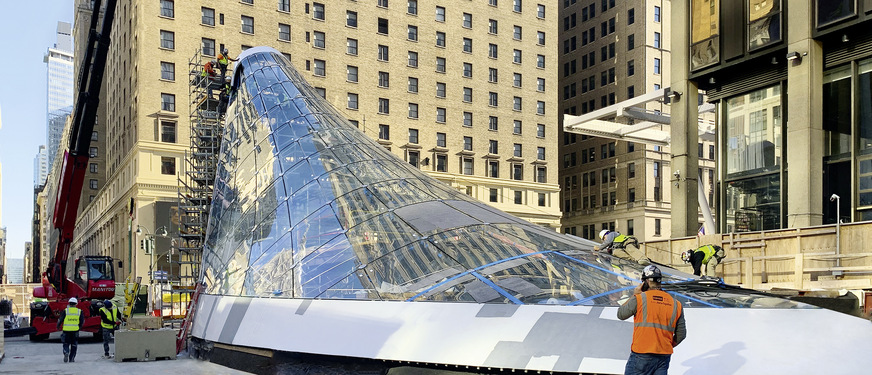 Die Montage auf engstem Raum, mitten in Manhattan, erforderte eine geschickte Koordination. So erfolgte die Anlieferung der einzelnen Bauteile just in time.