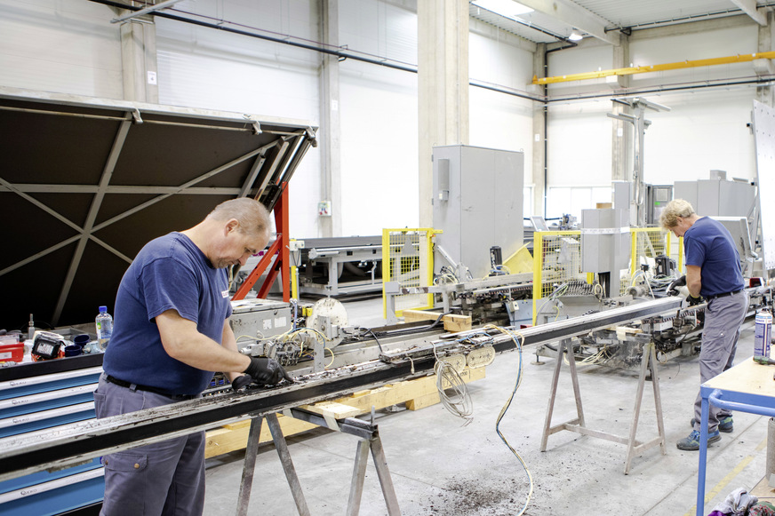 Bei Gla﻿stronic werden gebrauchte Maschinen wieder auf Vordermann überholt und fit gemacht, inklusive der Steuerungstechnik.