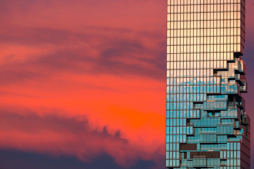 Das markante Pixelband verleiht dem Turm seinen sehr speziellen Charakter.