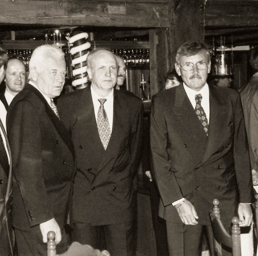 Zum 25-jährigen Jubiläum von EGE entsteht dieses Foto der drei Gründer: Dieter Helfbernd, Heinrich Schröder und Rudolf Fortkord (von links).