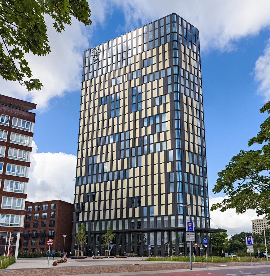 Hueck Trigon FS 040 in den Niederlanden: Durch den Einsatz von der Hueck-Fassade konnte das QO Hotel in Amsterdam mit der LEED Platin Zertifizierung erfolgreich ausgezeichnet werden.
