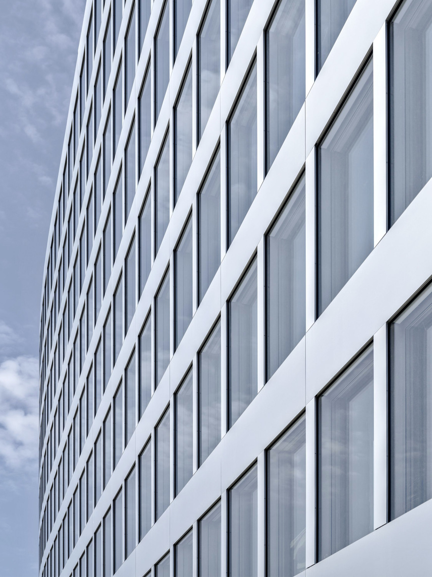 „The Circle“ wurde von der Josef Gartner GmbH als Closed Cavity Fassade (CCF) ausgeführt, für die unter anderem Gewe-safe VSG von Schollglas verbaut wurden.