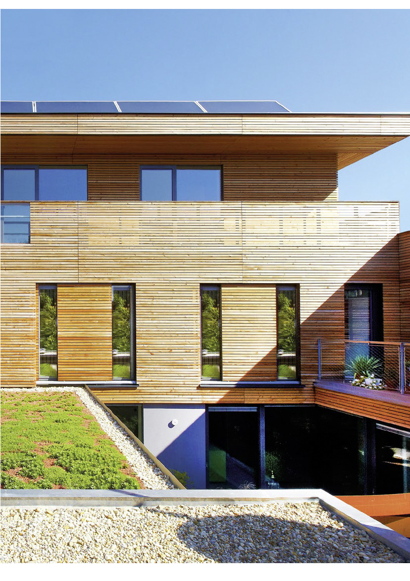 Auch die feststehenden Holzlamellen aus unbehandelter, sibirscher Lärche sind hagelresistent.