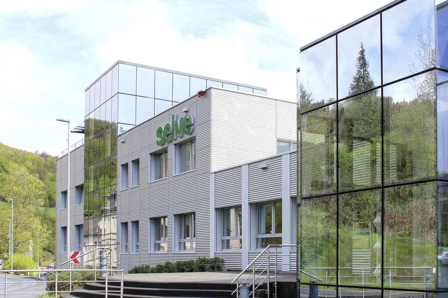 Ohne Claim, ohne Mehrfarbigkeit – dafür in angesagter Kleinschrift: Die Logo-Umstellung bildet für das Unternehmen zugleich den Abschluss etlicher vorangegangener Maßnahmen.