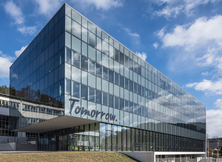 Auch das Tomorrow besitzt eine vetroFit Structural Glazing Fassade.