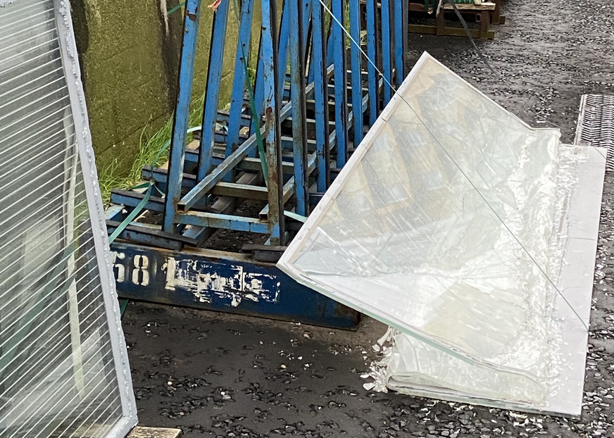 Auch auf der Baustelle gehen vor dem Verglasen immer wieder Gläser zu Bruch.
