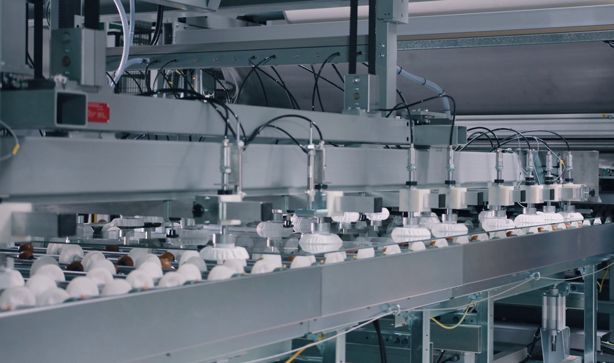 Für Semco in Neubrandenburg wurde der neue Vorverbund von Lisec gemäß den Anforderungen millimetergenau in die bestehende Linie integriert und an den vorhandenen Reinraum angepasst. Zudem&nbsp;wurde ein automatischer Folienzuschnitt von Lisec integriert.