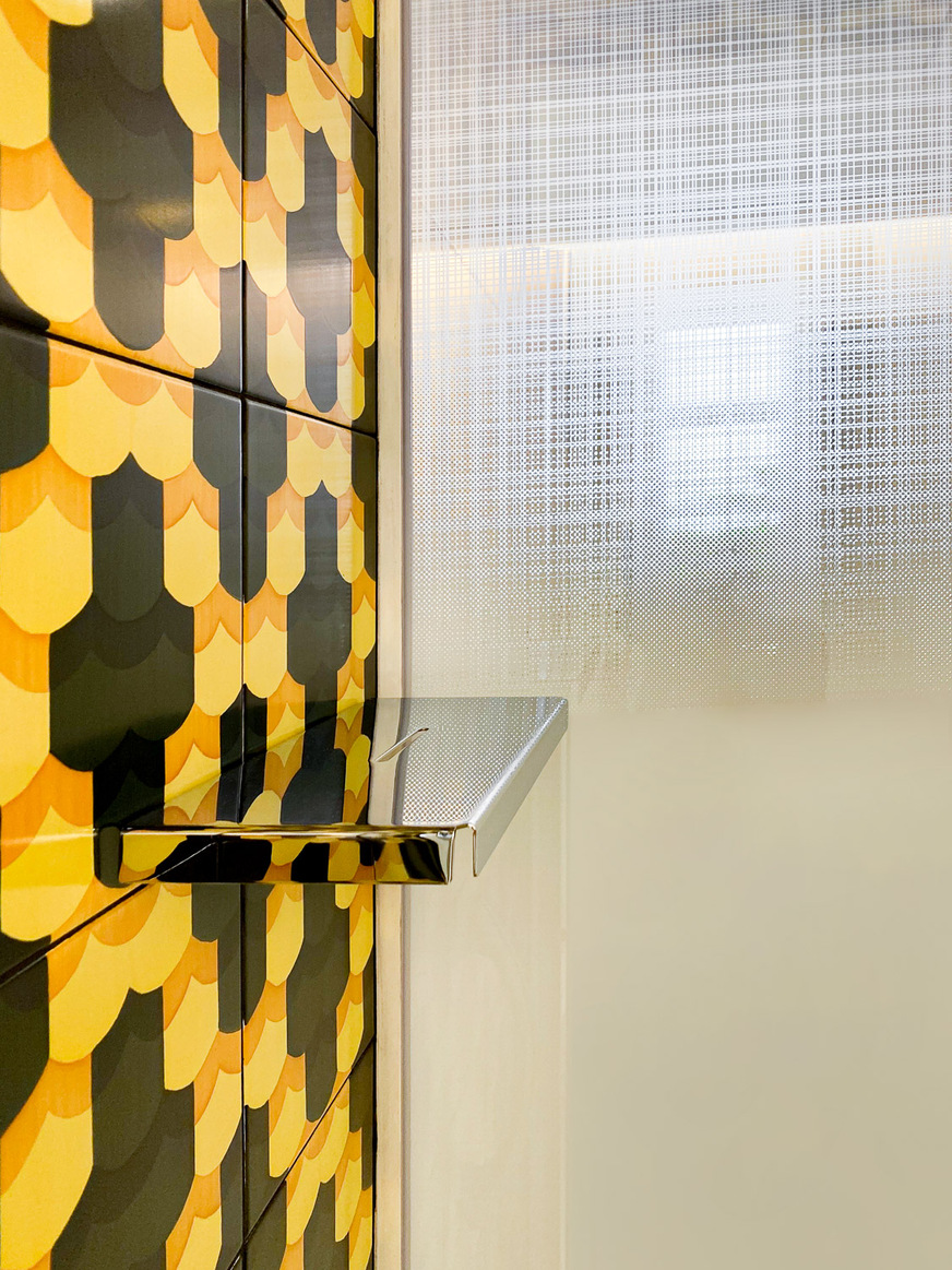 Die Designer stimmten die Gläser im Hotel Britannique mit der Wandgestaltung ab.