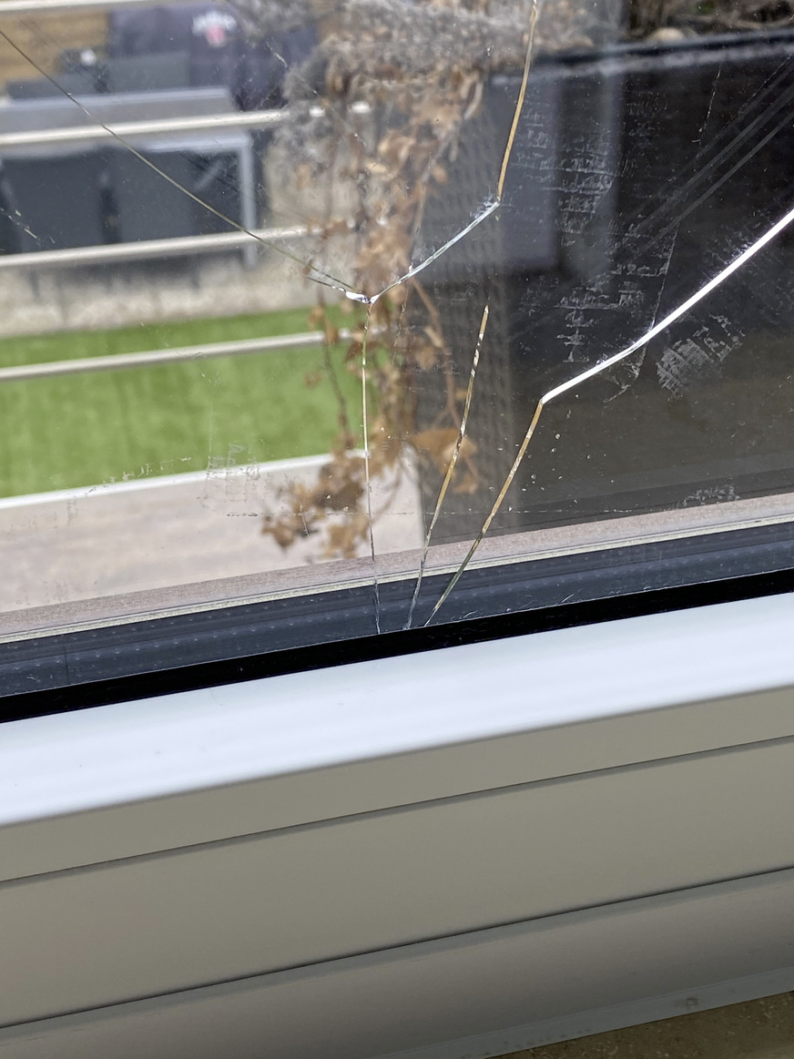 02: Hier die Ansicht des Glassprungs im Bereich des Bruchursprungs.