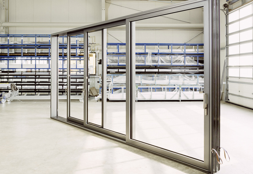 Aluminium Hebe-Schiebe-Türen erweitern das Produkt­sortiment des Sonderfenster-Spezialisten