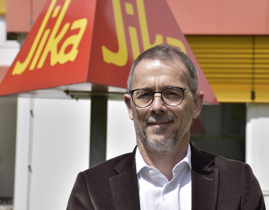 Axel Parker ist Bereichsleiter Building Components bei Sika Deutschland GmbH. Dazu gehören die Themen Klima, Lüftung, modulares Bauen, Industrieanwendungen und vor allem FFI (Fenster, Fassade und Isolierglas). Parker ist seit über 22 Jahre bei Sika und war vorher in verschiedenen Positionen und Segmenten aktiv.