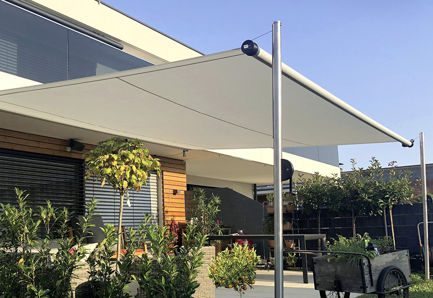 Bei dem klassischen Einsatz auf der Terrasse können mit dem Shade Inox Flächen bis zu 36 m2 beschattet werden.