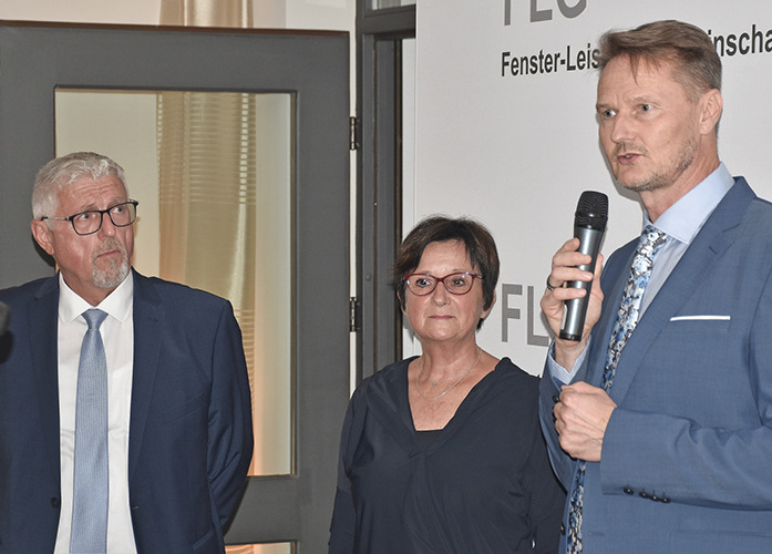 Der frühere Geschäftsführer Alfons Hertweck (l.) und seine Frau konnten nun im feierlichen Rahmen von der FLG verabschiedet werden. Rechts: Stefan Brömse.