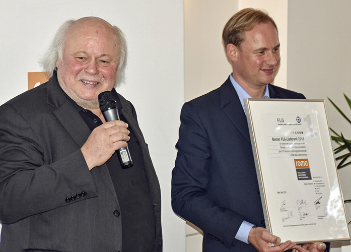 Roland Thoma (l.) – hier im Bild mit Laudator Florian Kneer – möchte auch nächstes Jahr wieder den Lieferanten-Oscar in den Händen halten.