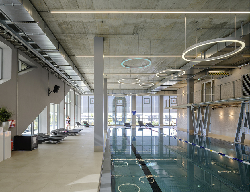 Im Werk 12 ist findet sich ein 25 m langer Pool. Dort wurden die Jansen-Stahlprofile vorbehandelt, um sie vor Korrosion zu schützen.